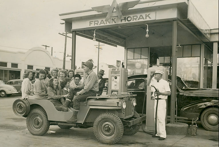 HORAK-SERVICE-STATION-1946-OLE-CARSTON-IN-JEEP